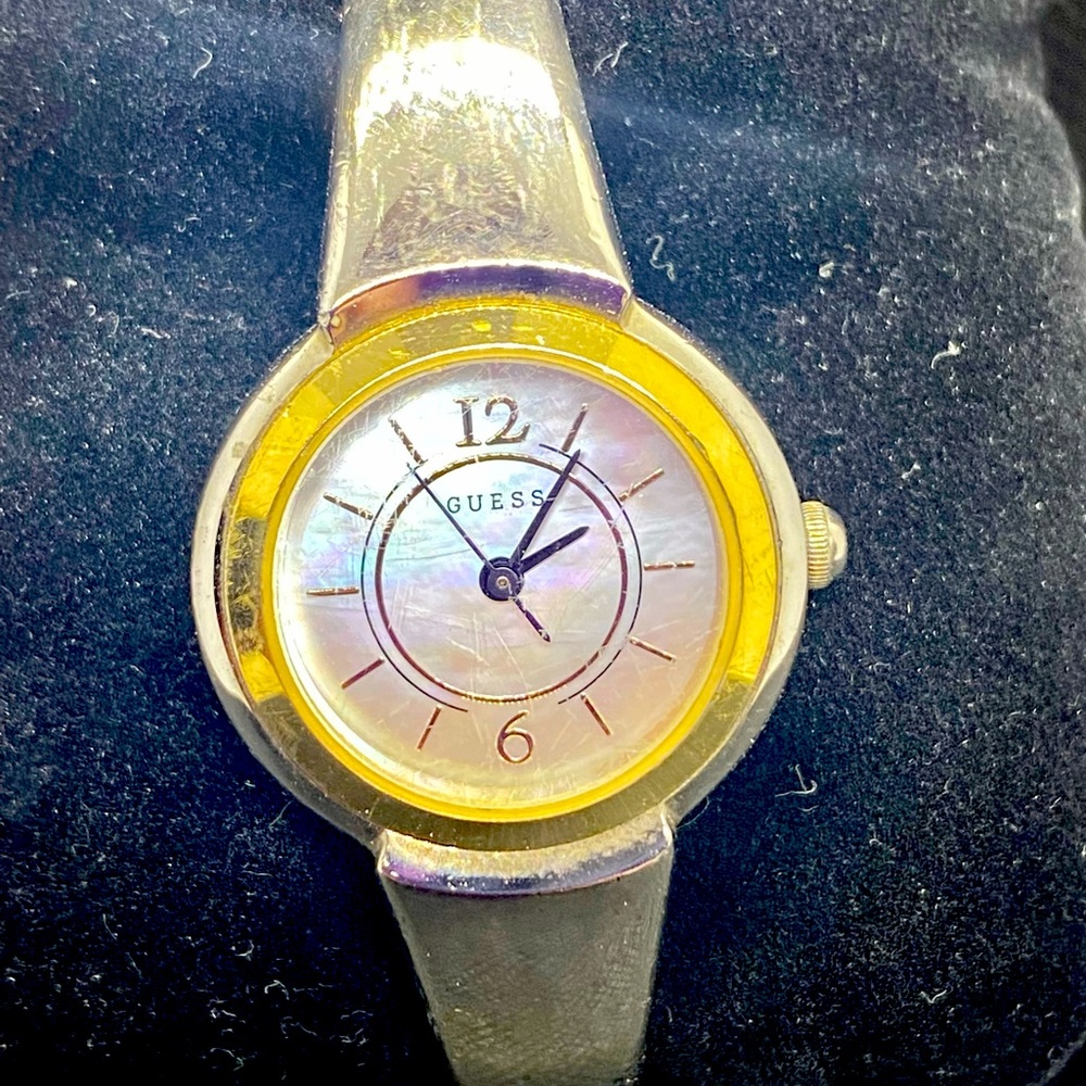 Guess Watch (needs Battery)